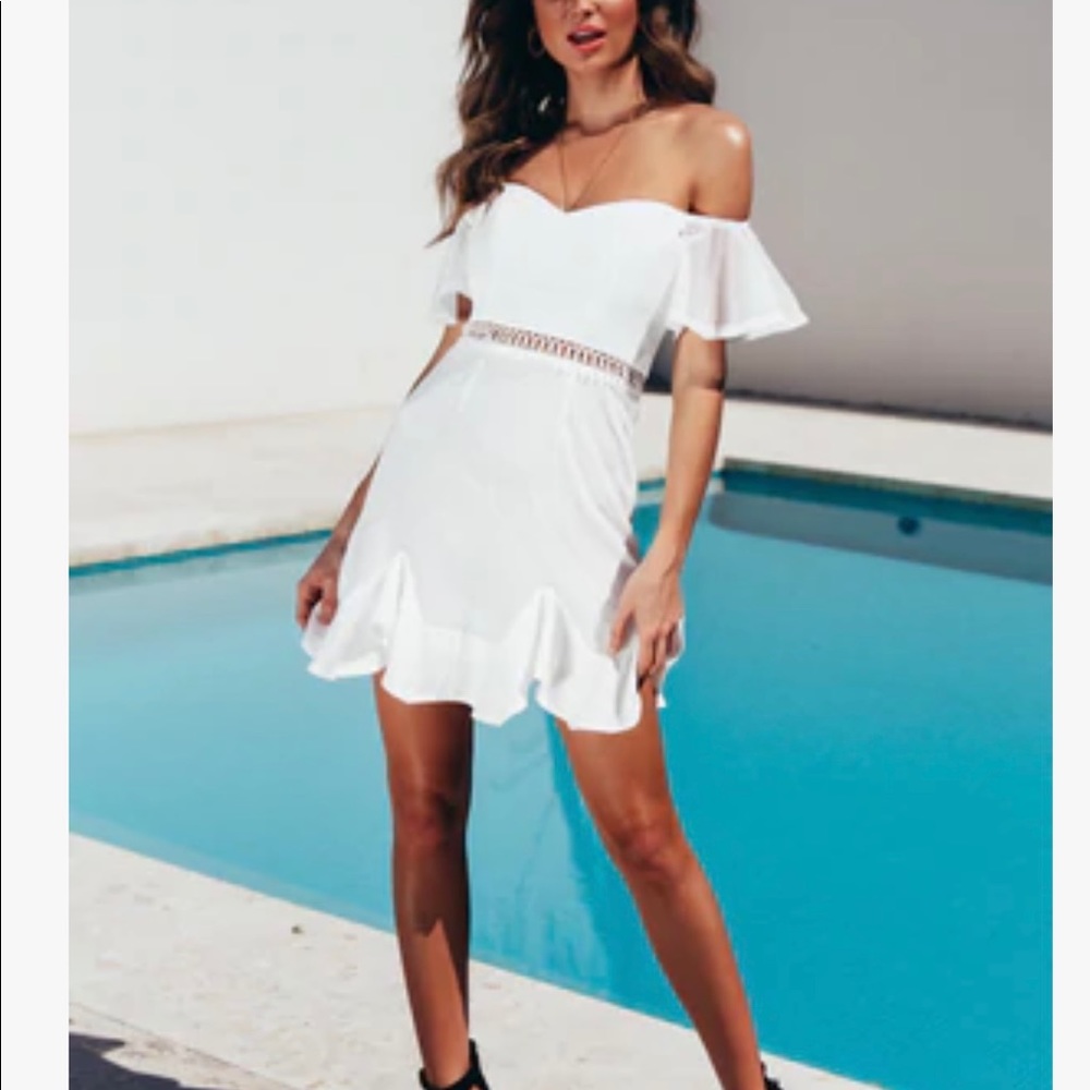 White hello molly dress size medium! Brand new with tags, never worn!